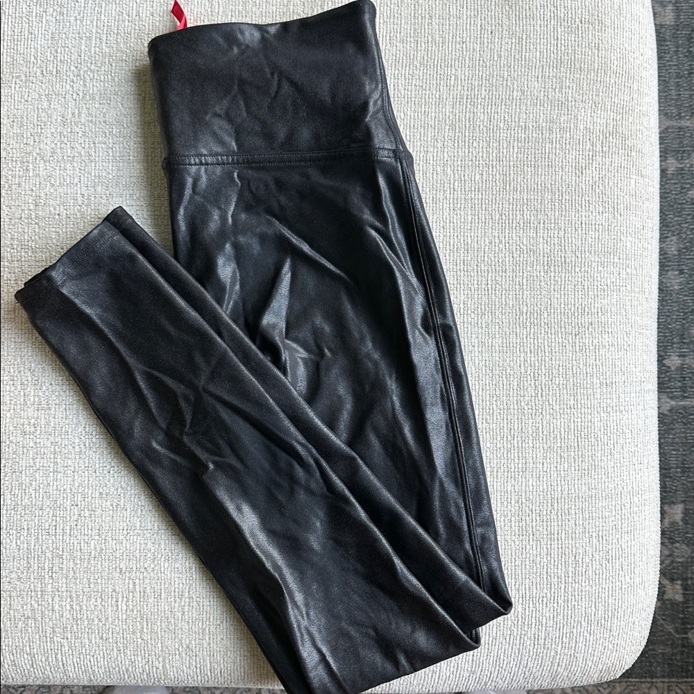 SPANX Faux leather Shiny Leggings (Medium) - Picture 5 of 5